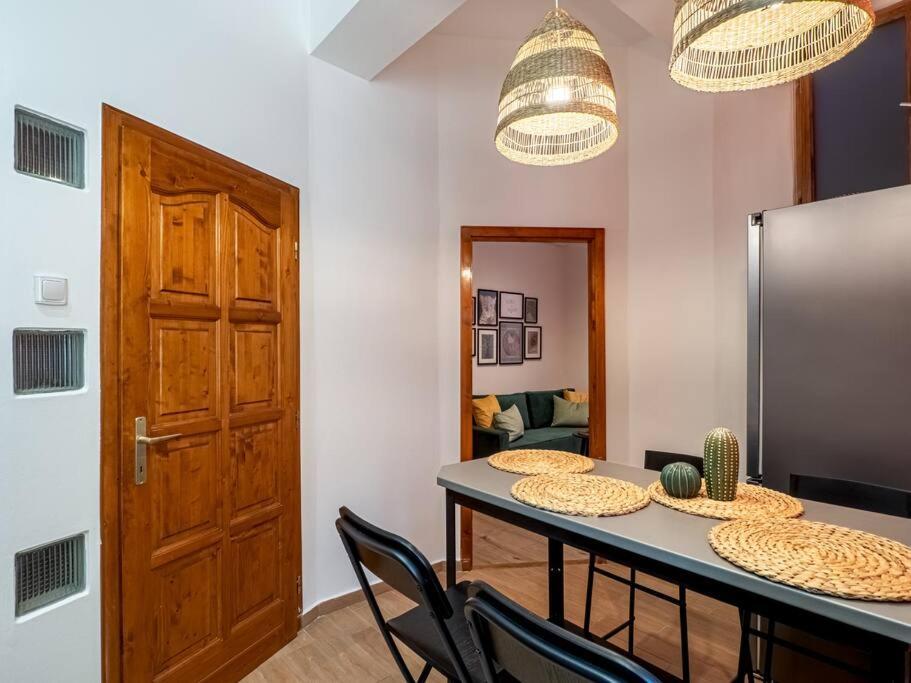Mexicopo Apartment With Garage Budapest Luaran gambar