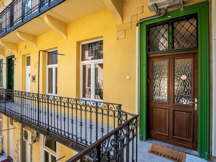Mexicopo Apartment With Garage Budapest Luaran gambar